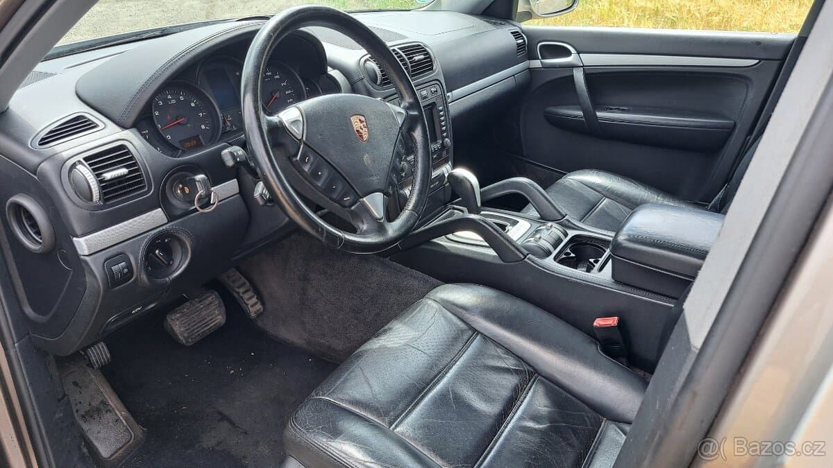 2005 Porsche CAYENNE - 8