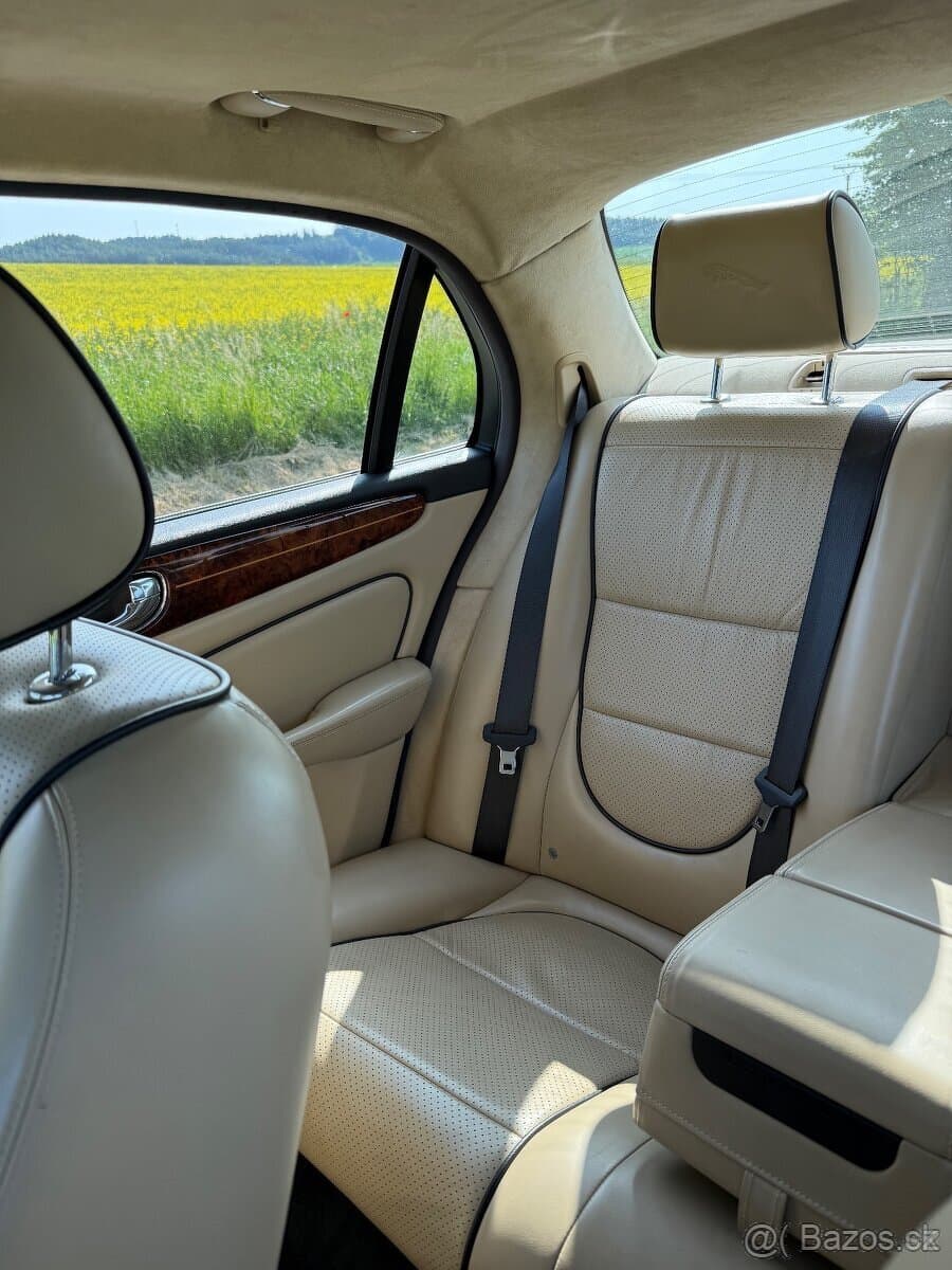 2009 Jaguar XJ - 8