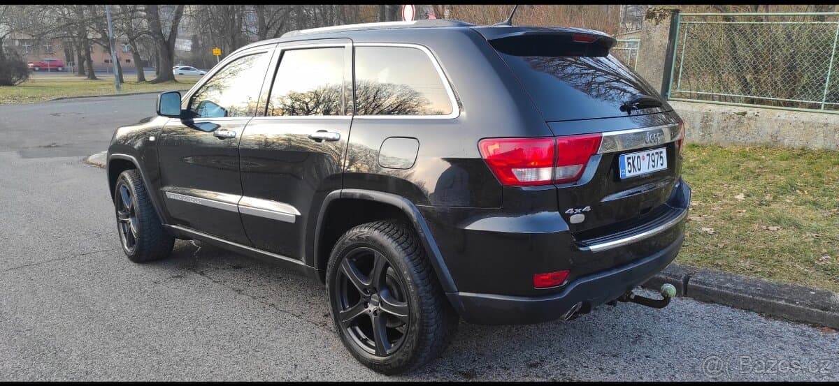 2013 Jeep CHEROKEE - 8