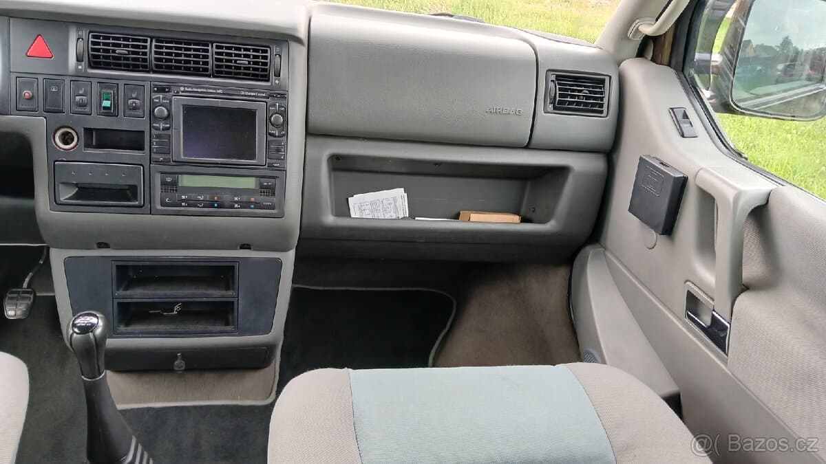 Volkswagen MULTIVAN - 8