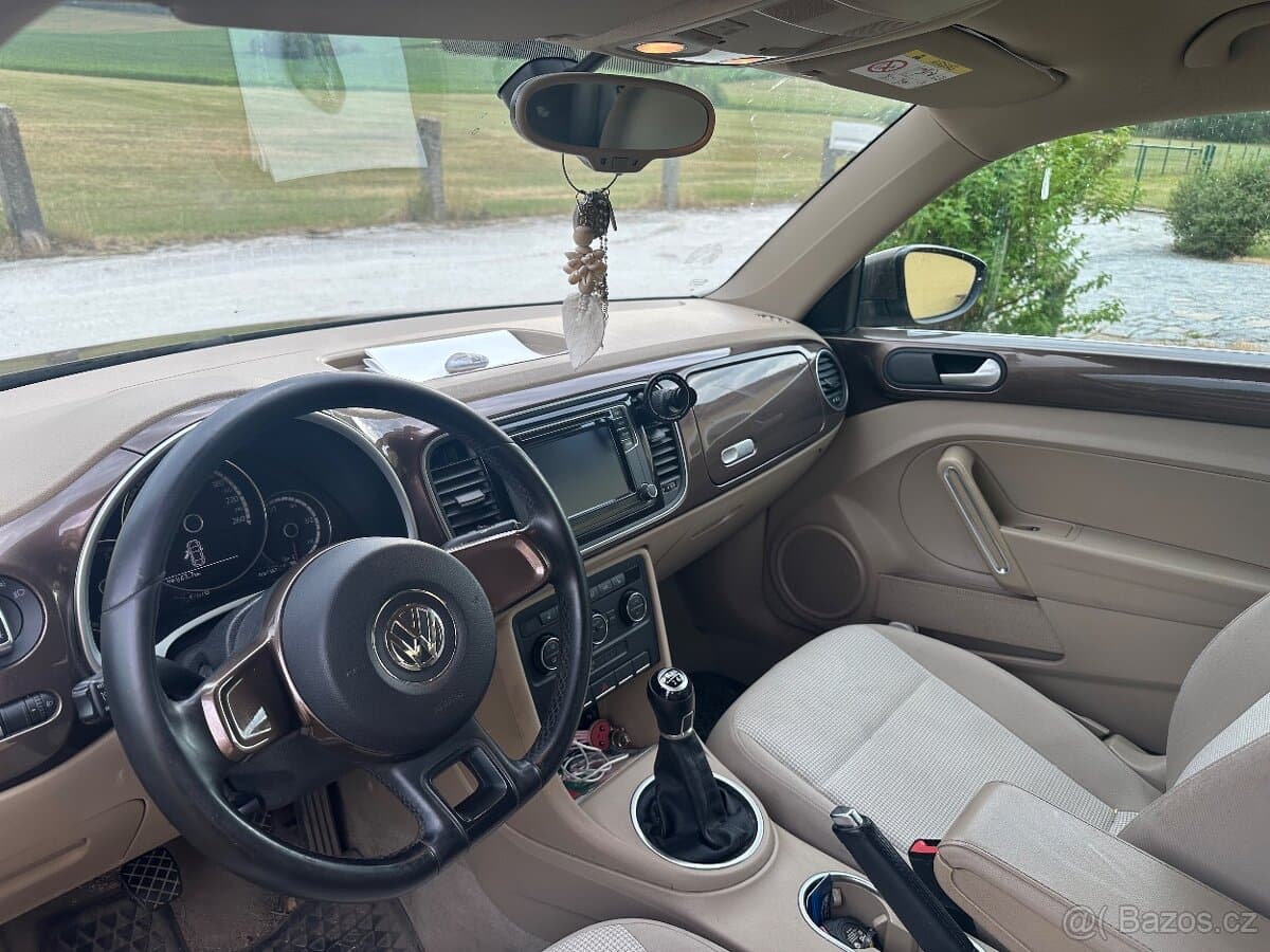 2015 Volkswagen BEETLE - 8