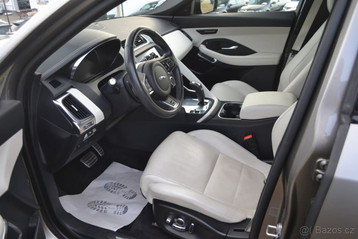 2019 Jaguar E-PACE - 8