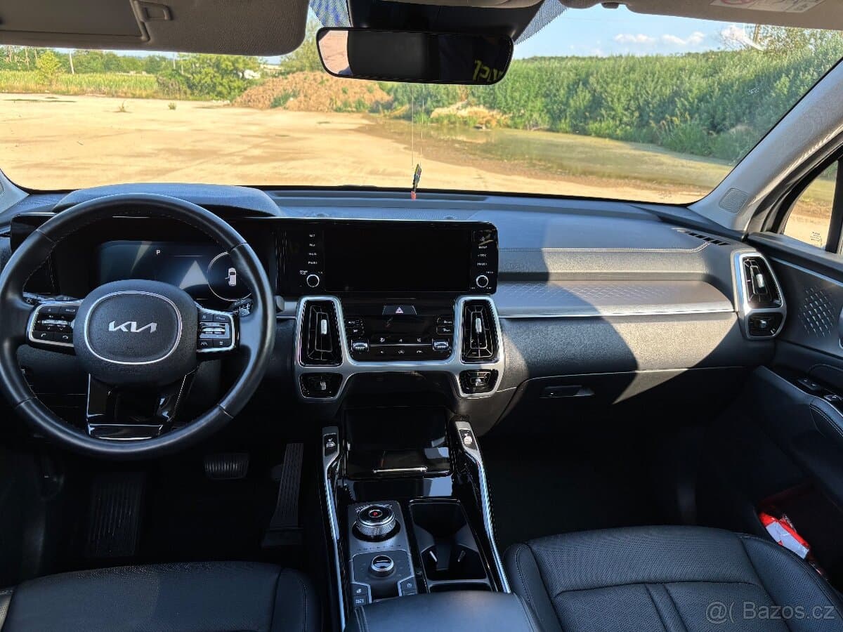 2022 Kia SORENTO - 8