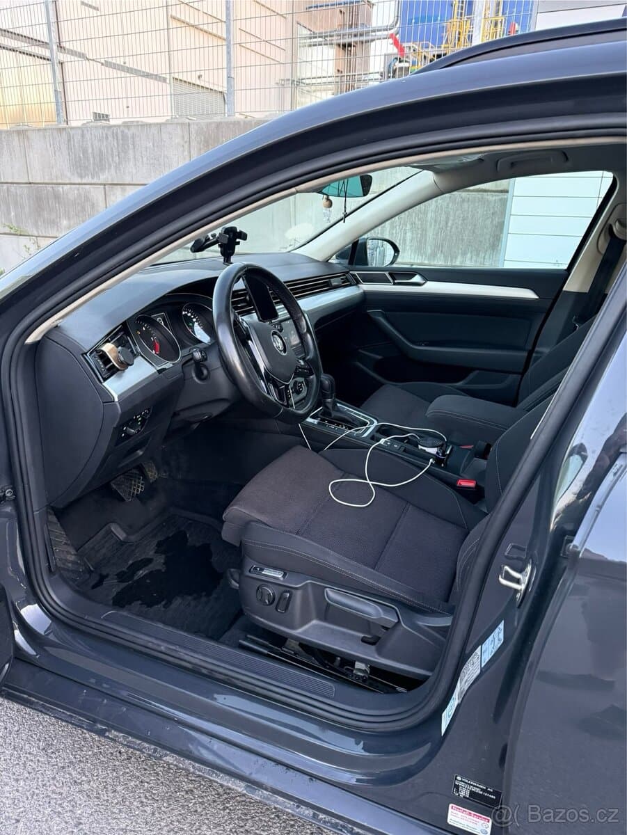 2015 Volkswagen PASSAT - 8