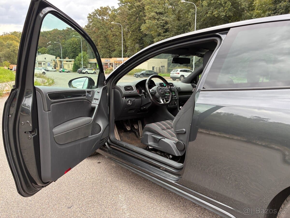 2012 Volkswagen GOLF - 8