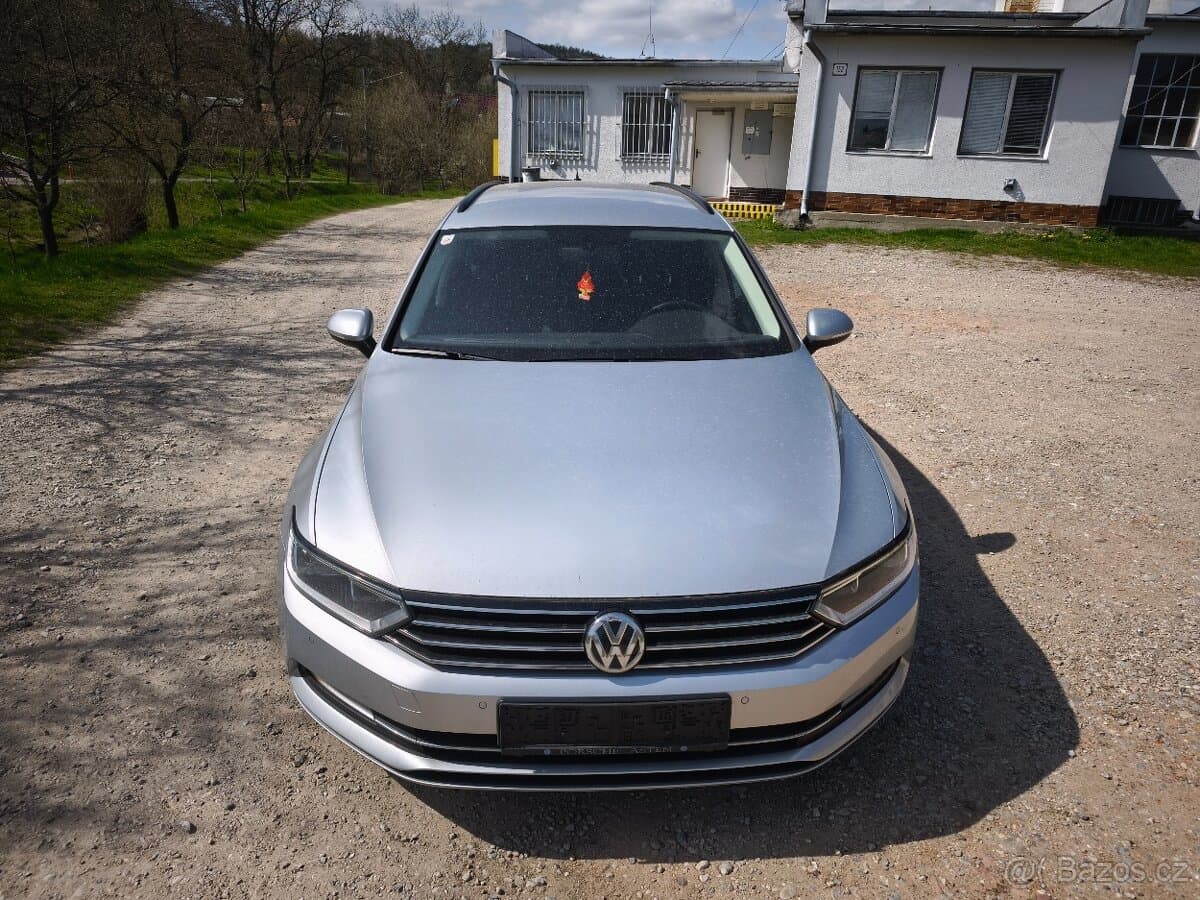 2018 Volkswagen PASSAT - 8