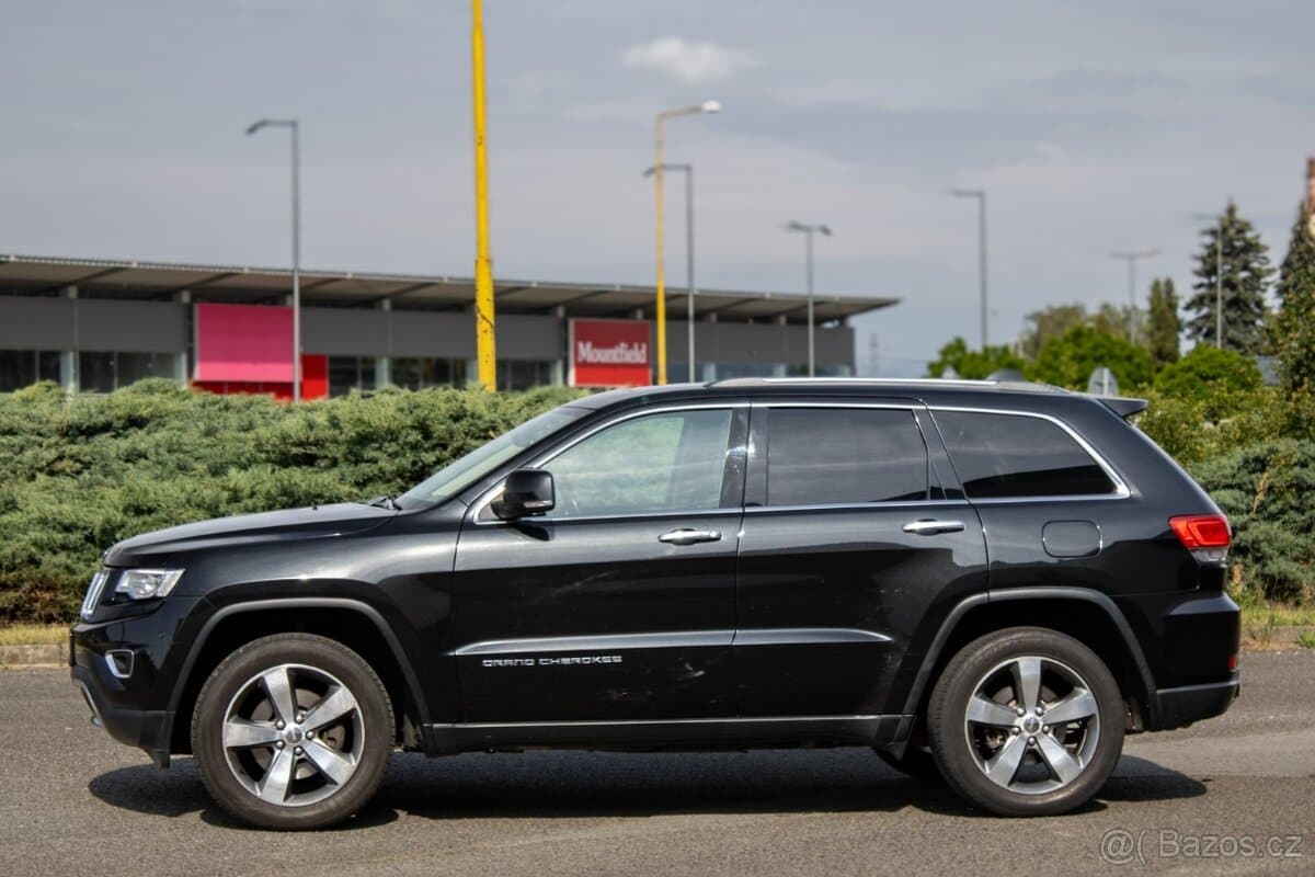 2015 Jeep CHEROKEE - 8
