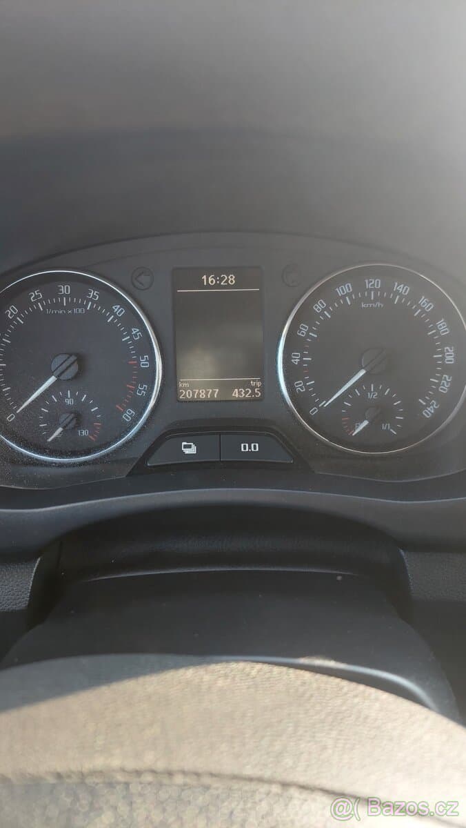2010 Škoda FABIA - 8