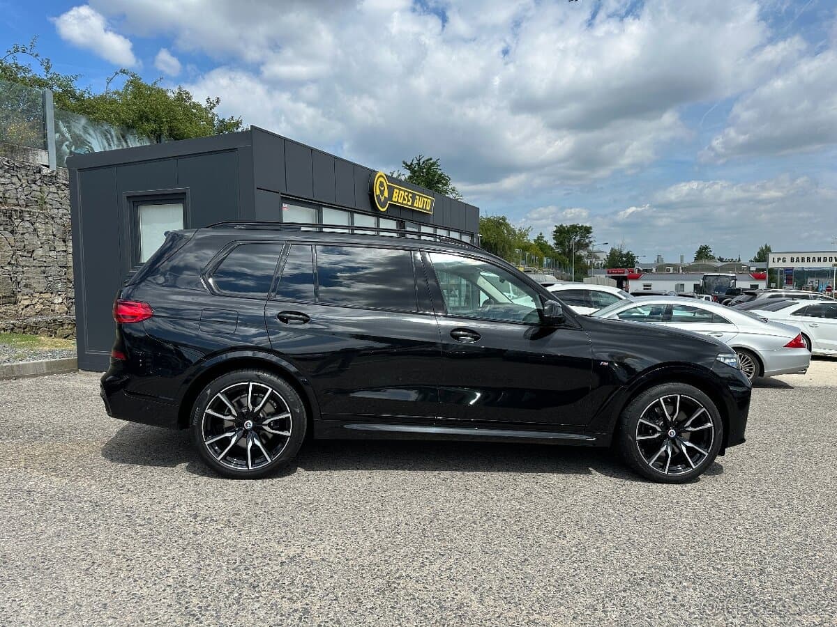 2022 BMW X7 - 8
