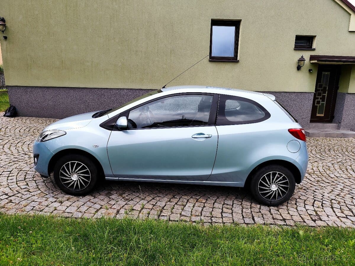 2011 Mazda 2 - 8