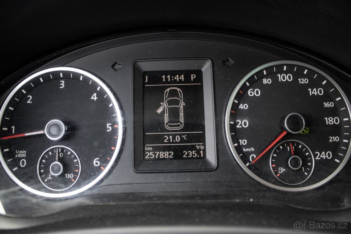 2011 Volkswagen TIGUAN - 8