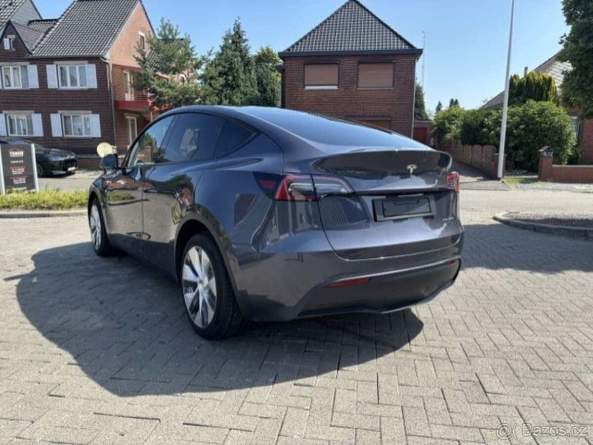 2022 Tesla MODEL Y - 8