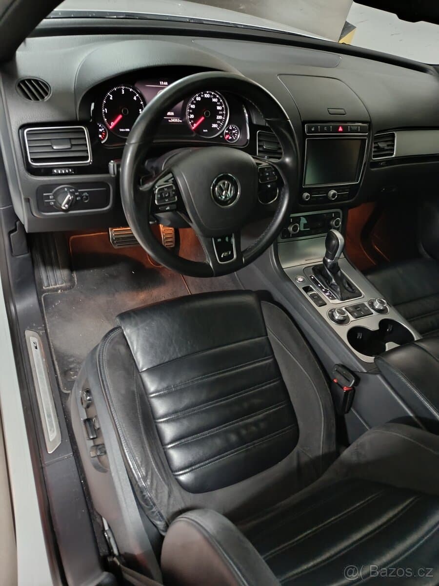2016 Volkswagen TOUAREG - 8