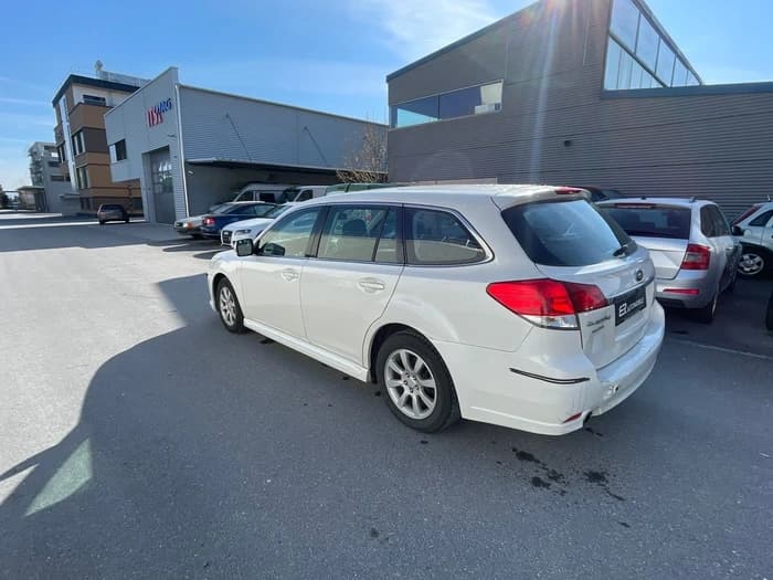 2010 Subaru LEGACY - 8