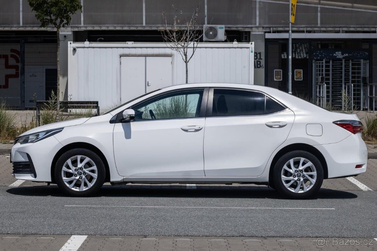 2017 Toyota COROLLA - 8