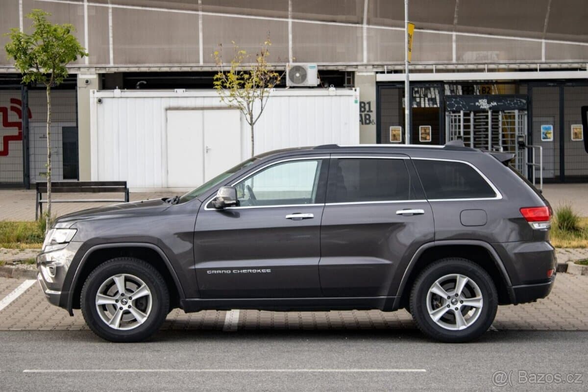 2015 Jeep CHEROKEE - 8