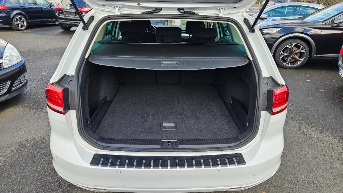 2018 Volkswagen PASSAT - 8