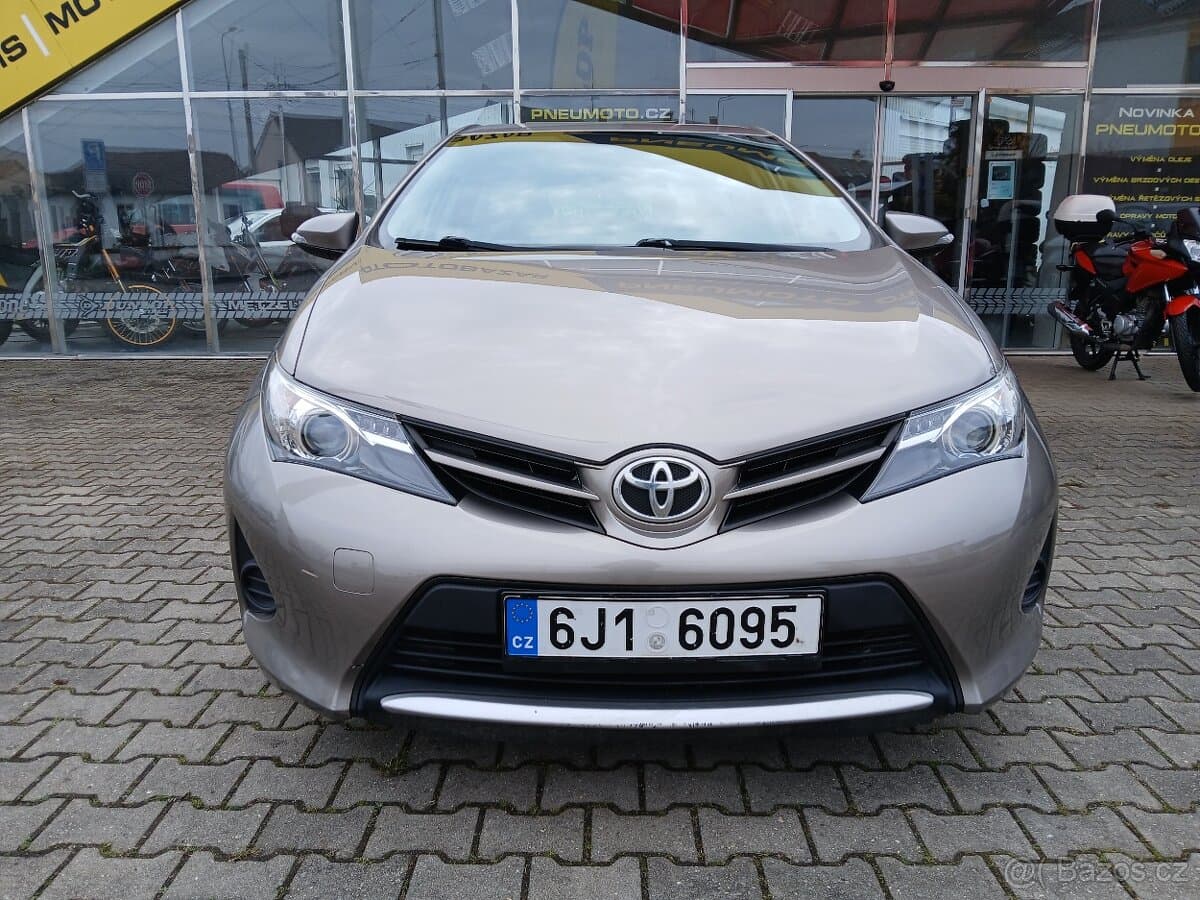 2014 Toyota AURIS - 8
