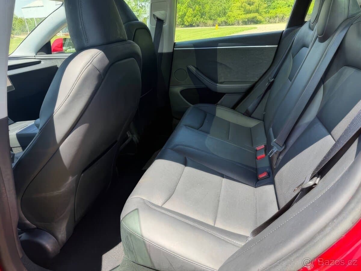 2025 Tesla MODEL 3 - 8