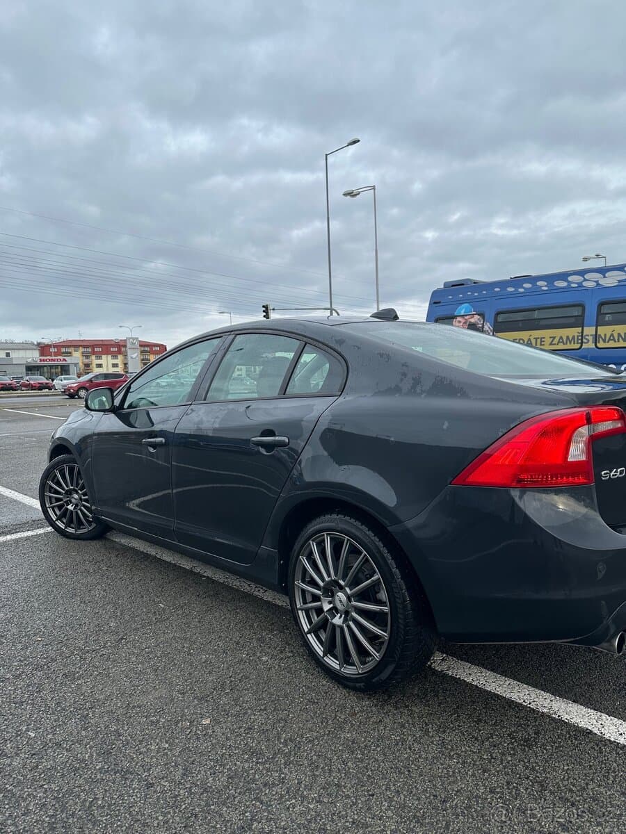 2016 Volvo S60 - 8