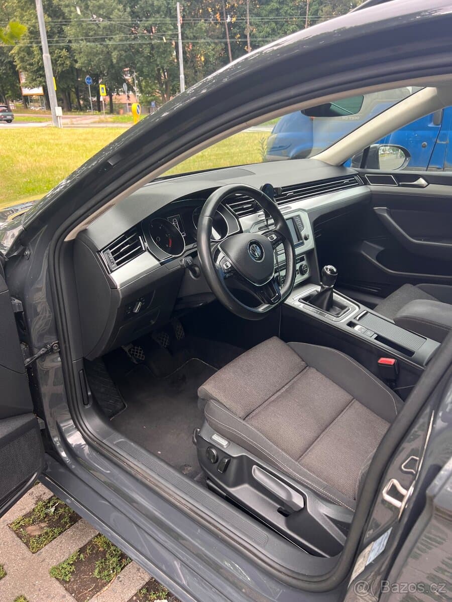 Volkswagen PASSAT - 8