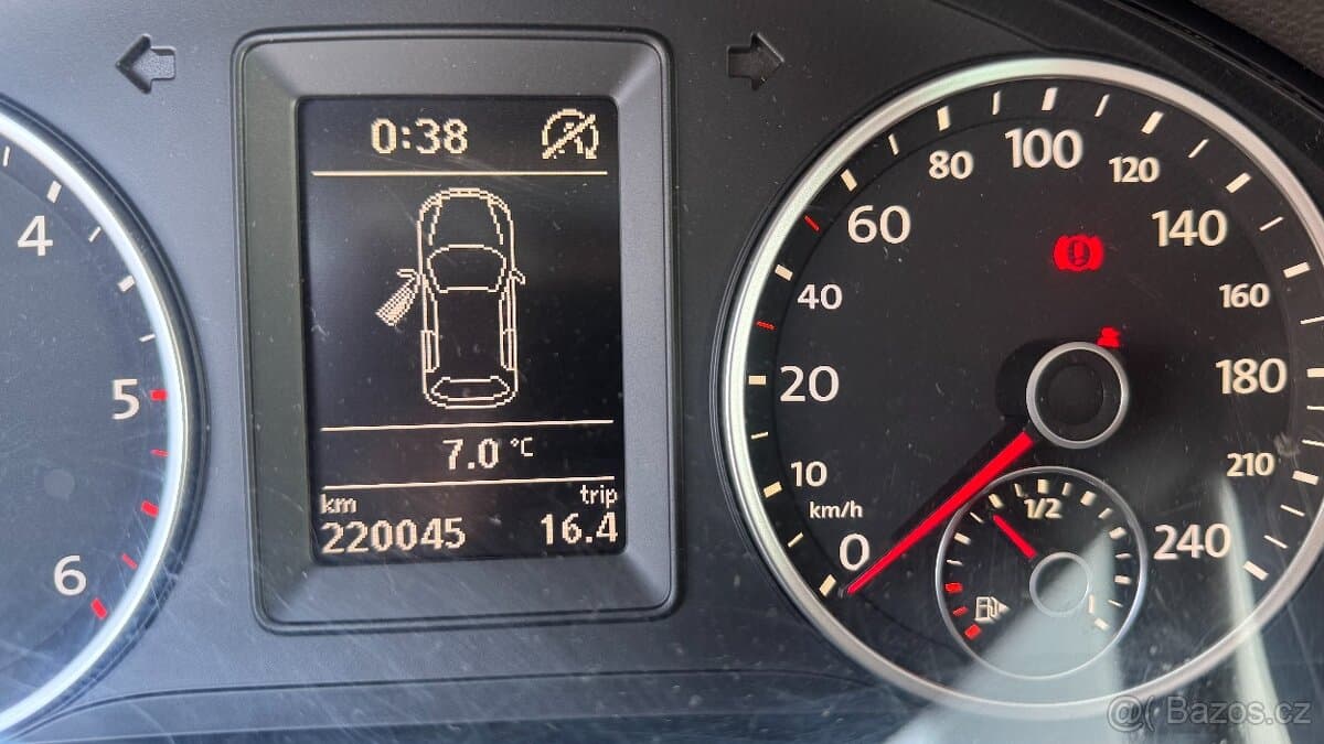 2011 Volkswagen TIGUAN - 8