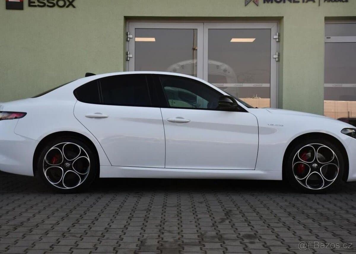 2024 Alfa Romeo GIULIA - 8