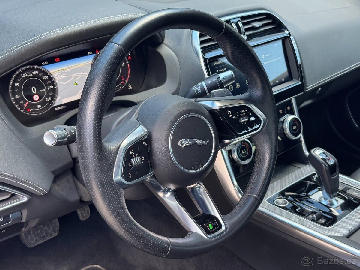 2020 Jaguar XE - 8