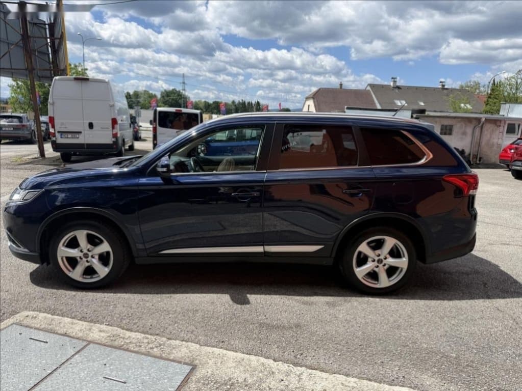 2016 Mitsubishi OUTLANDER - 8
