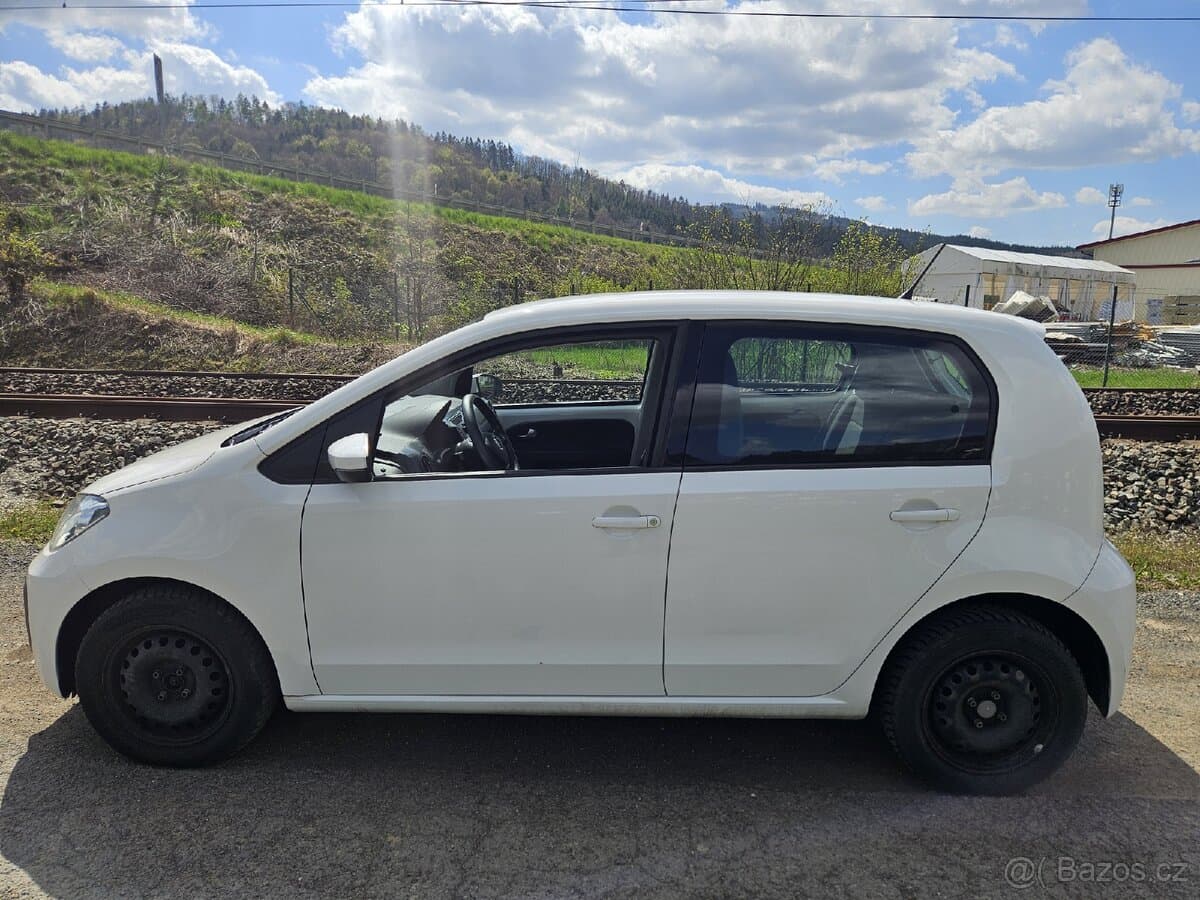 2016 Volkswagen UP! - 8