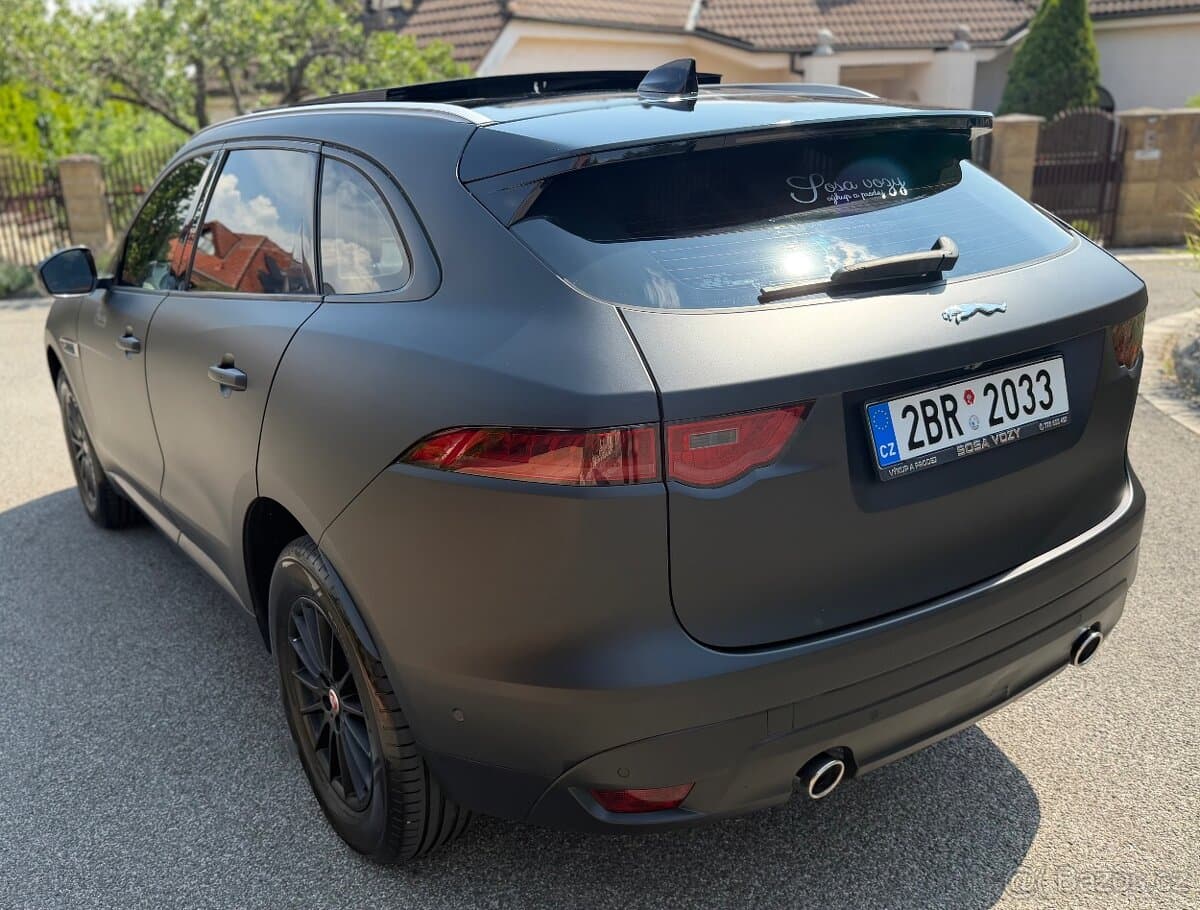 Jaguar F-PACE - 8