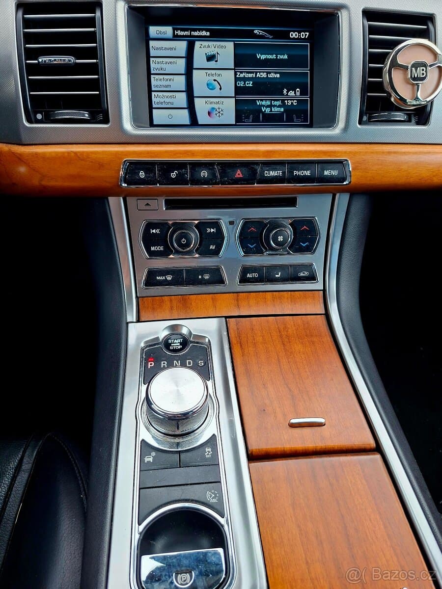 2012 Jaguar XF - 8