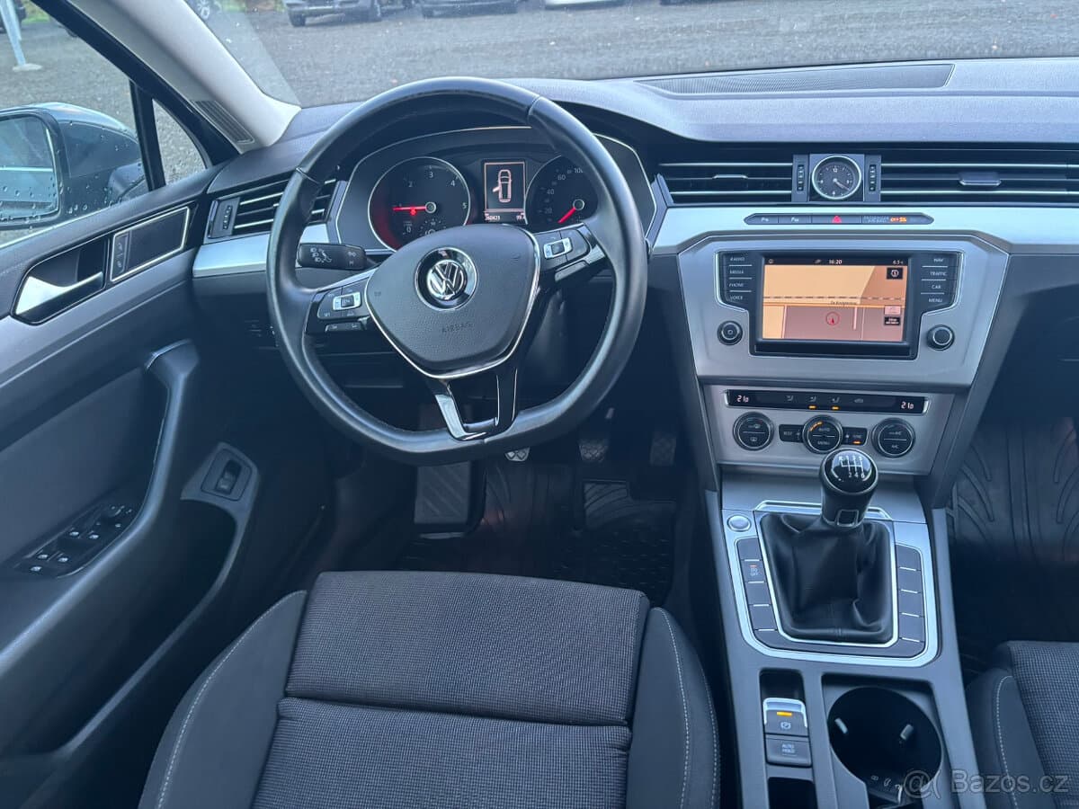 2016 Volkswagen PASSAT - 8