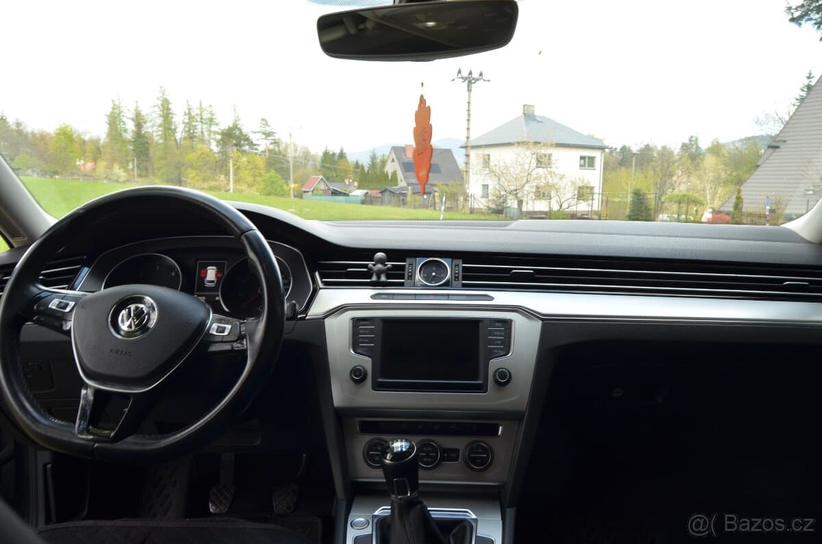 2015 Volkswagen PASSAT - 8