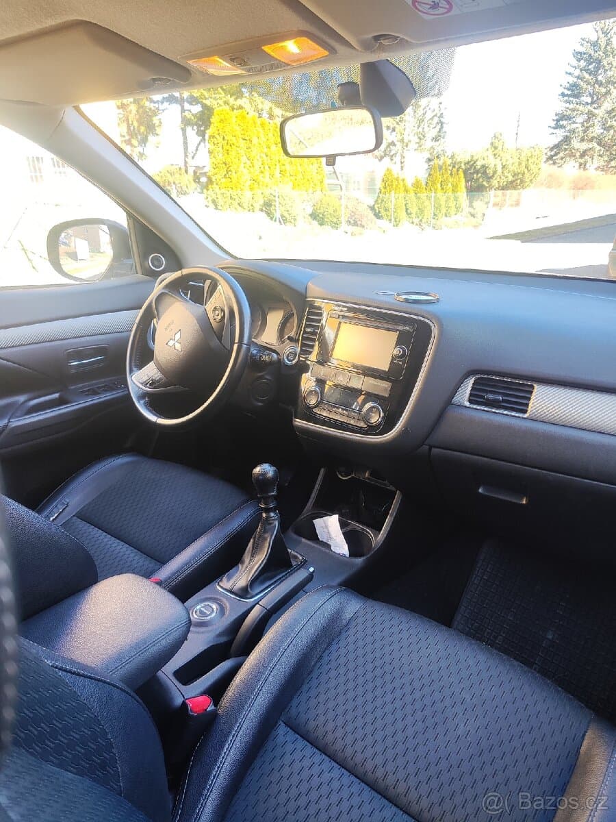 2014 Mitsubishi OUTLANDER - 8