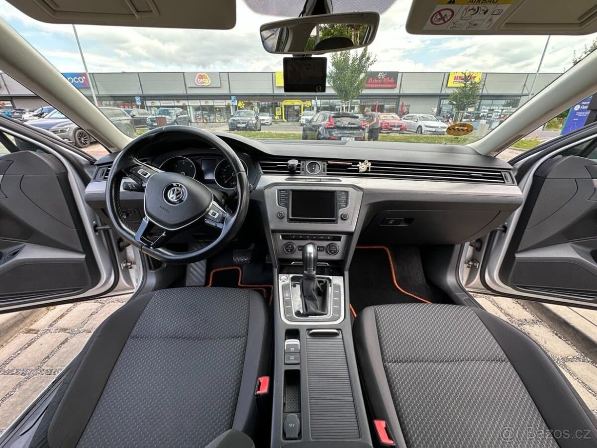 2015 Volkswagen PASSAT - 8