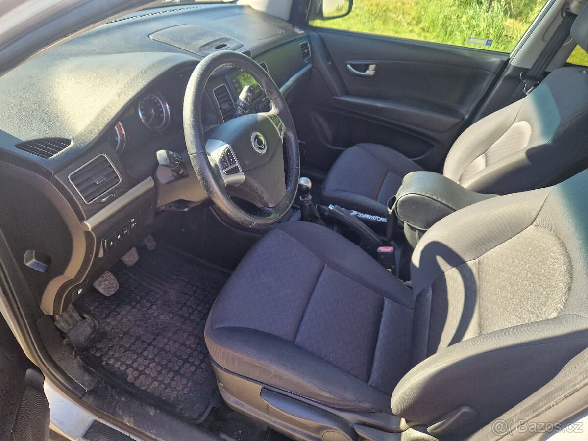 2011 SsangYong KORANDO - 8