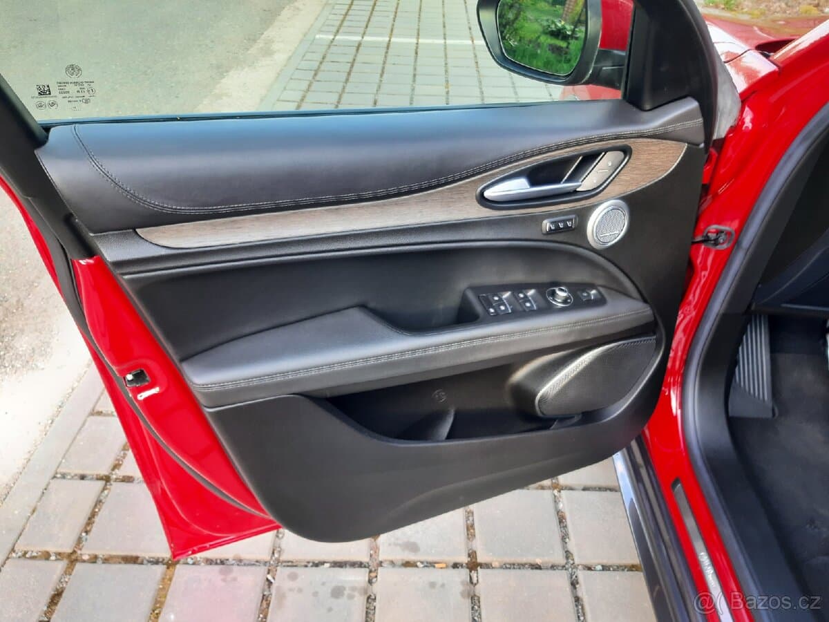 2022 Alfa Romeo STELVIO - 8