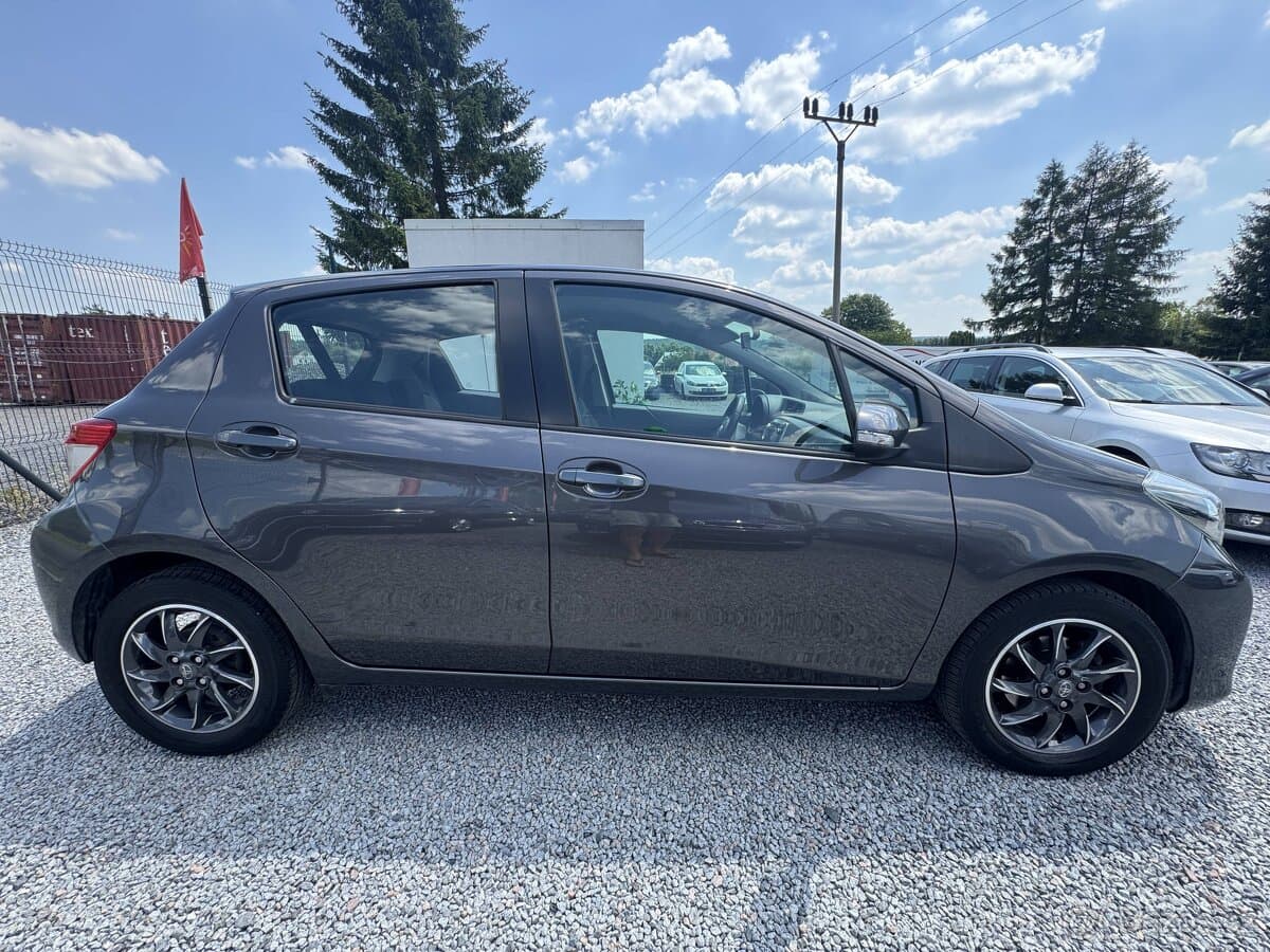 2012 Toyota YARIS - 8