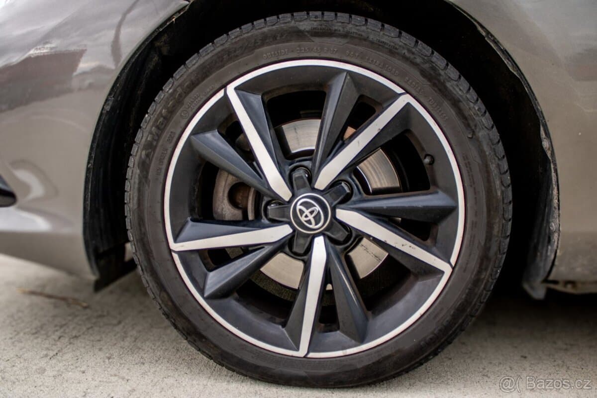 2018 Toyota AURIS - 8