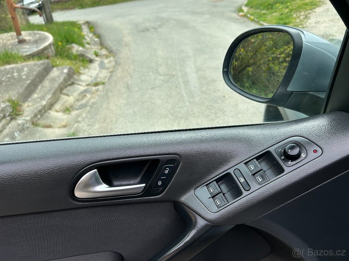 2010 Volkswagen TIGUAN - 8