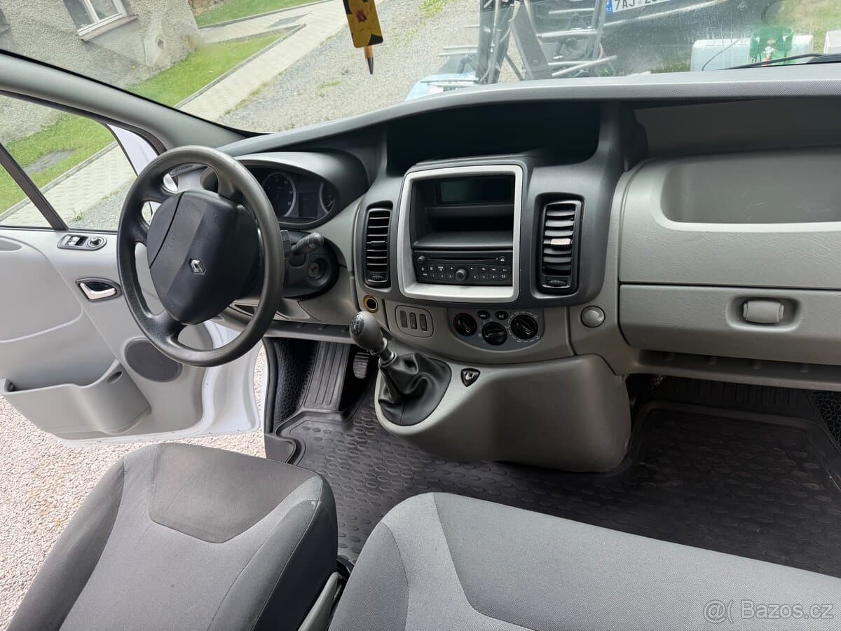 2011 Renault TRAFIC - 8