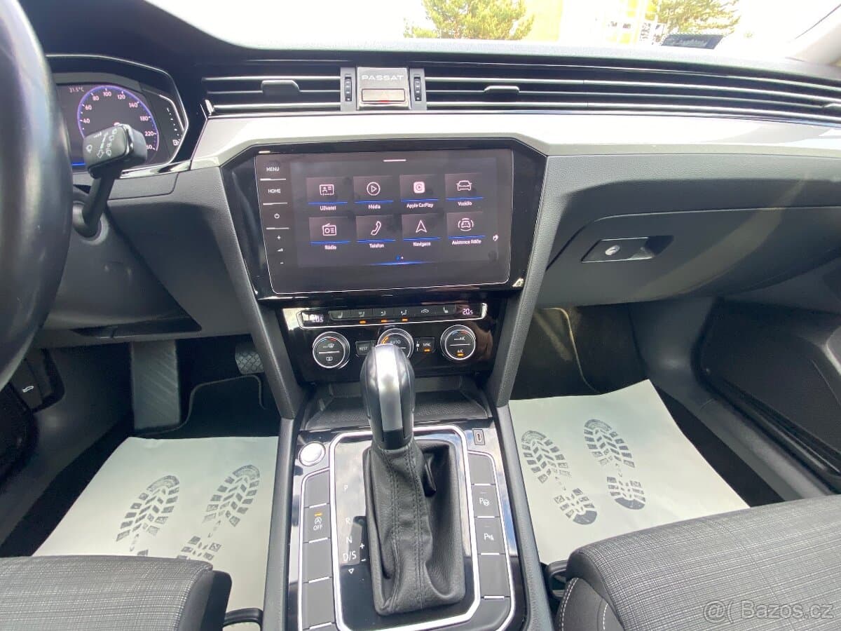 2019 Volkswagen PASSAT - 8