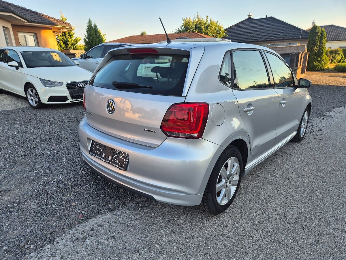 2011 Volkswagen POLO - 8