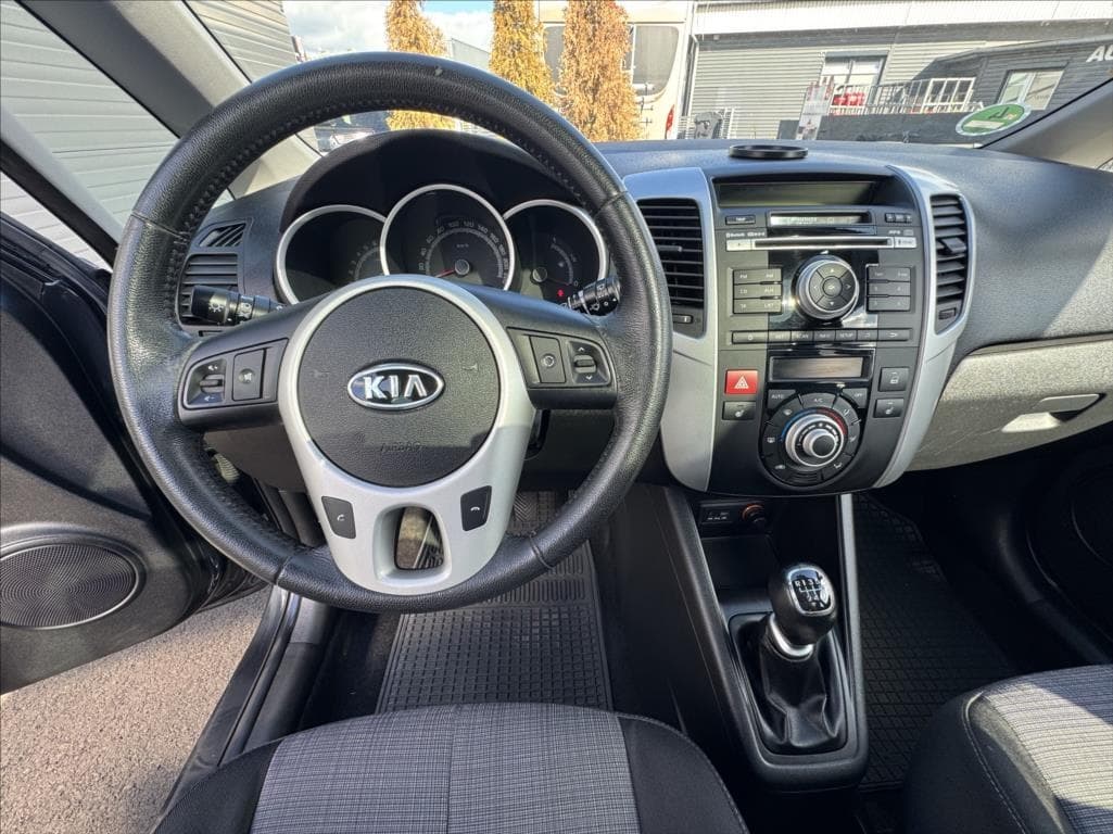2011 Kia VENGA - 8