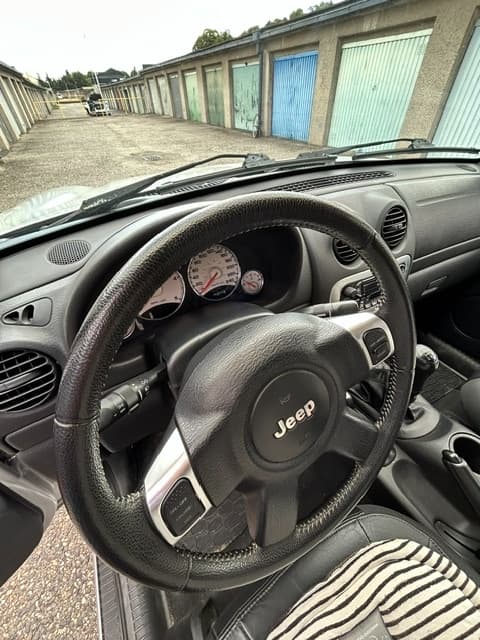 2002 Jeep CHEROKEE - 8