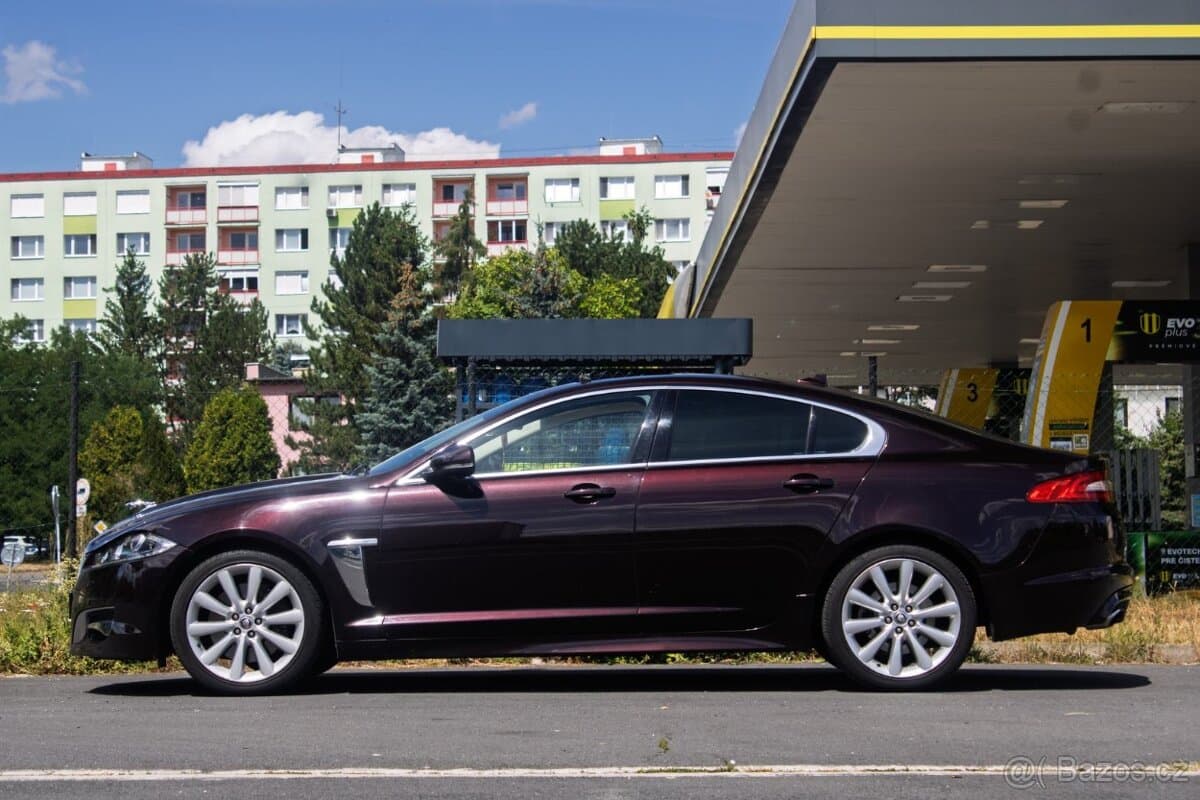 2012 Jaguar XF - 8
