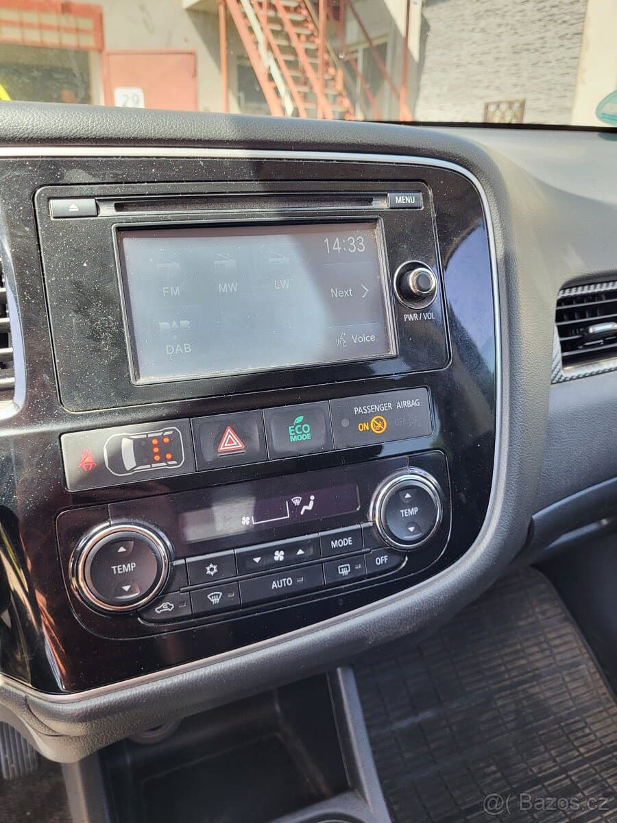 2016 Mitsubishi OUTLANDER - 8