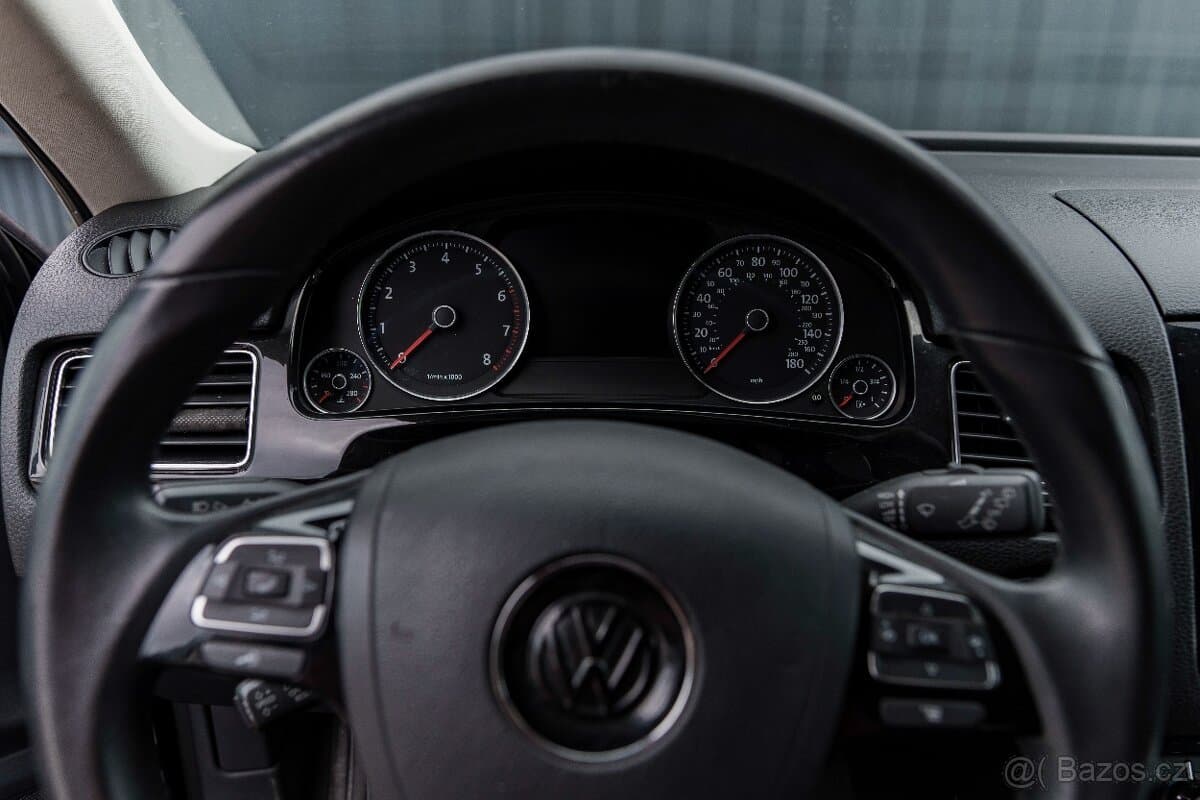 2013 Volkswagen TOUAREG - 8