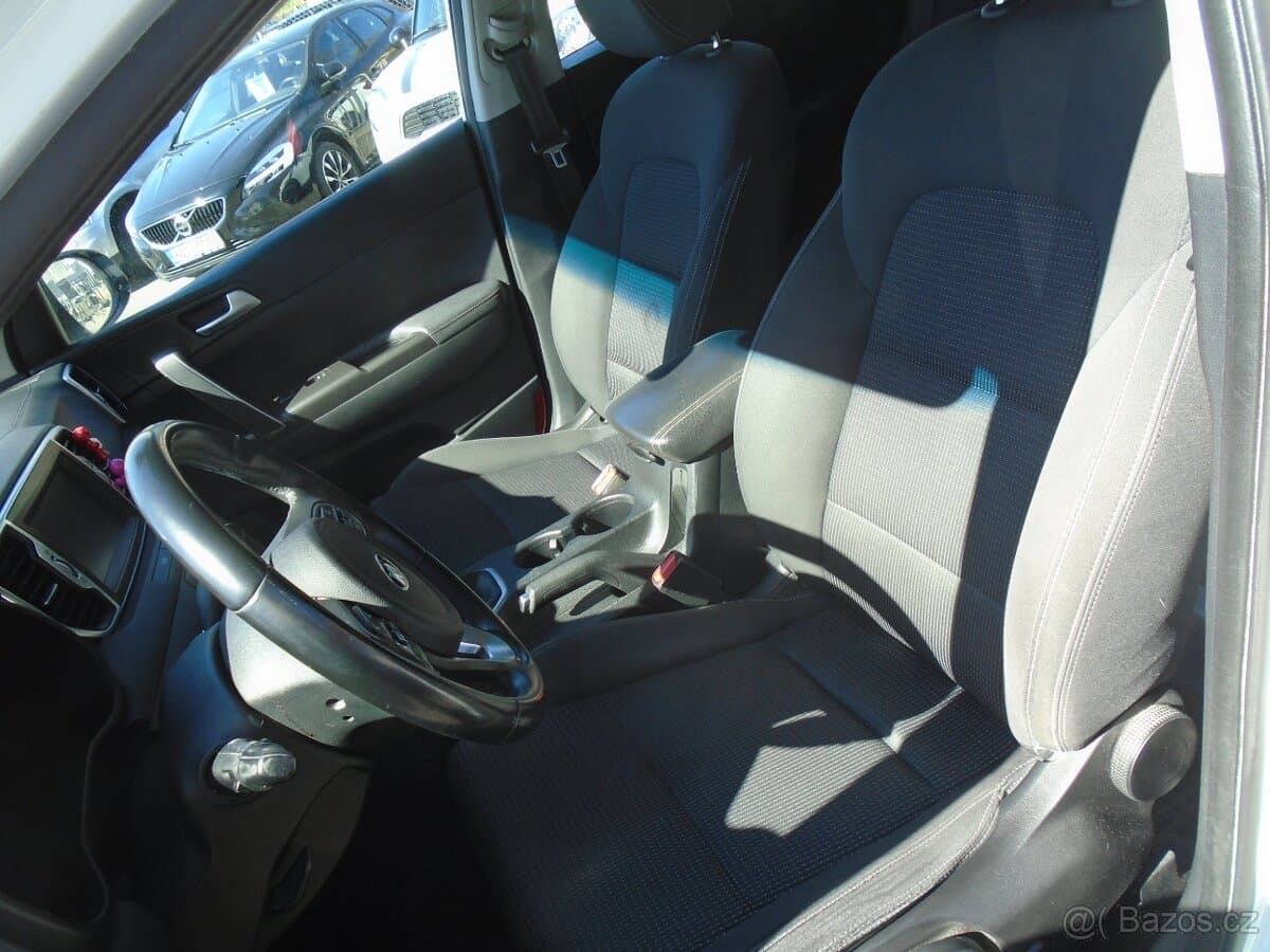 2017 Kia SPORTAGE - 8